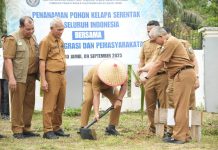 Sekda Budhi Hartono Hadiri Penanaman 3.600 Pohon Kelapa Serentak