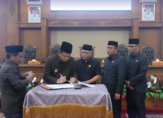 Bupati BBS Hadiri Rapat Paripurna DPRD Penandatanganan 5 Ranperda