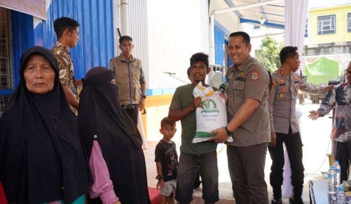 Bupati M. Syukur Luncurkan Bantuan Pangan untuk 18.679 Warga