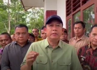 Siswa Belajar di Luar Kelas, Bupati BBS Akan Bangun 2 Ruang Kelas Baru