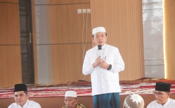 Gubernur Al Haris Buka Puasa Bersama Warga Sekitar Rumah Dinas