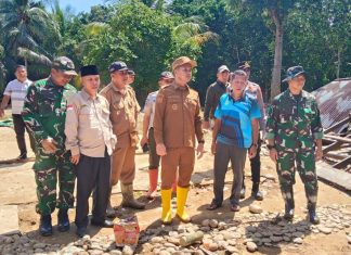 Wabup Gerry Bersama Forkopimda Tinjau Lokasi Banjir Bandang, Salurkan Bantuan untuk Warga