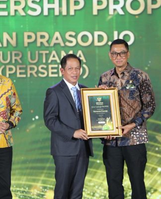 Dirut PLN Darmawan Prasodjo Raih Penghargaan Green Leadership, PLN Borong 11 PROPER Emas KLH 2025