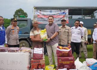 Sambangi Korban Banjir Selango, Bupati M. Syukur: Bapak Ibu Tidak Sendirian