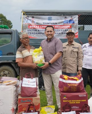 Sambangi Korban Banjir Selango, Bupati M. Syukur: Bapak Ibu Tidak Sendirian