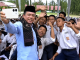 Gubernur Al Haris Apresiasi Penerapan Adat Melayu saat Penyerahan Murid Baru di SMAN 1 Muaro Jambi