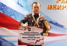 Gubernur Jambi Raih Penghargaan Daerah Berprestasi,Terima Rp5 Miliar untuk Program Bedah Rumah